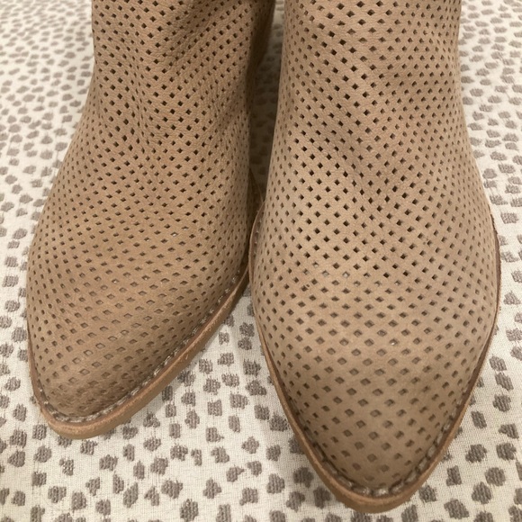 Dolce Vita Sonya Booties - Picture 10 of 13